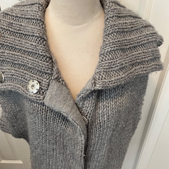 French Connection size M sweater - Picture 4 of 15